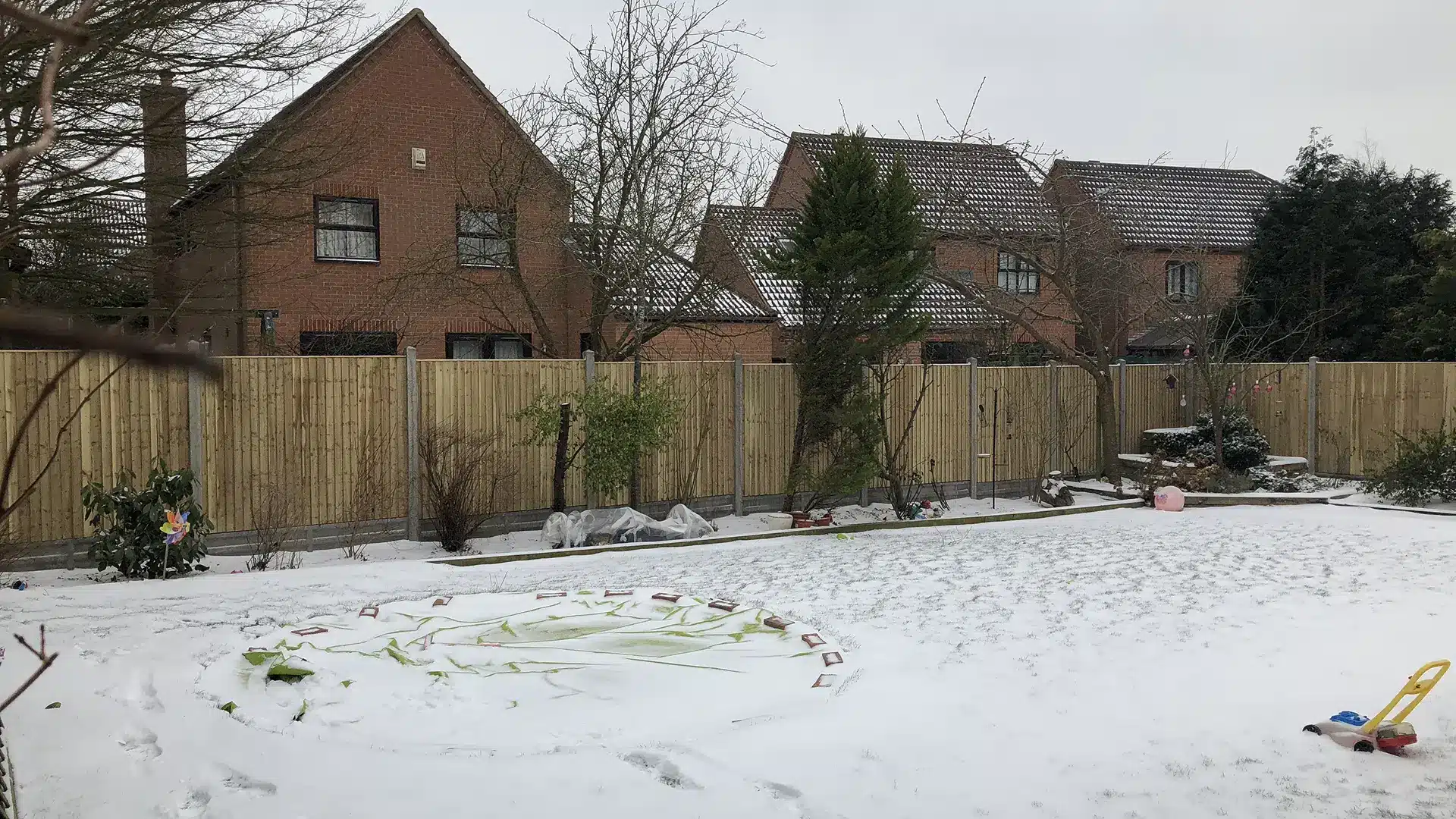 What Time of Year Is Best to Put Up a Fence in Milton Keynes? A Seasonal Guide